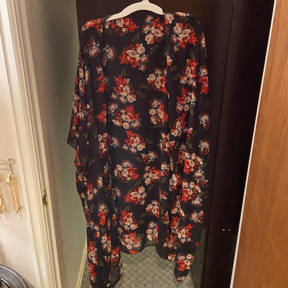 Black Floral Kimono
